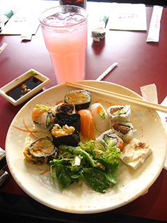 07-04-2 Hsin-Mu treated us Japanese sushi dinner